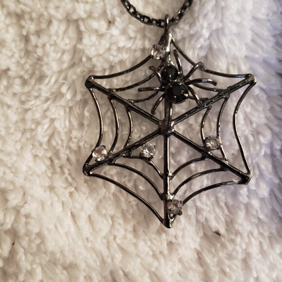 Vintage Spooky Black Widow Spider Necklace Black, Metal - Picture 2 of 6